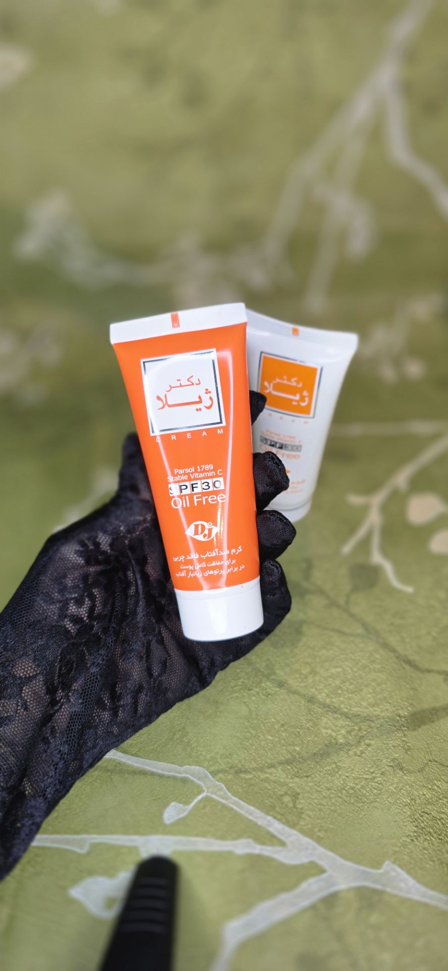 کرم ضدآفتاب رنگی SPF30 Oil Free