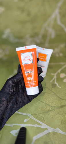 کرم ضدآفتاب رنگی SPF30 Oil Free