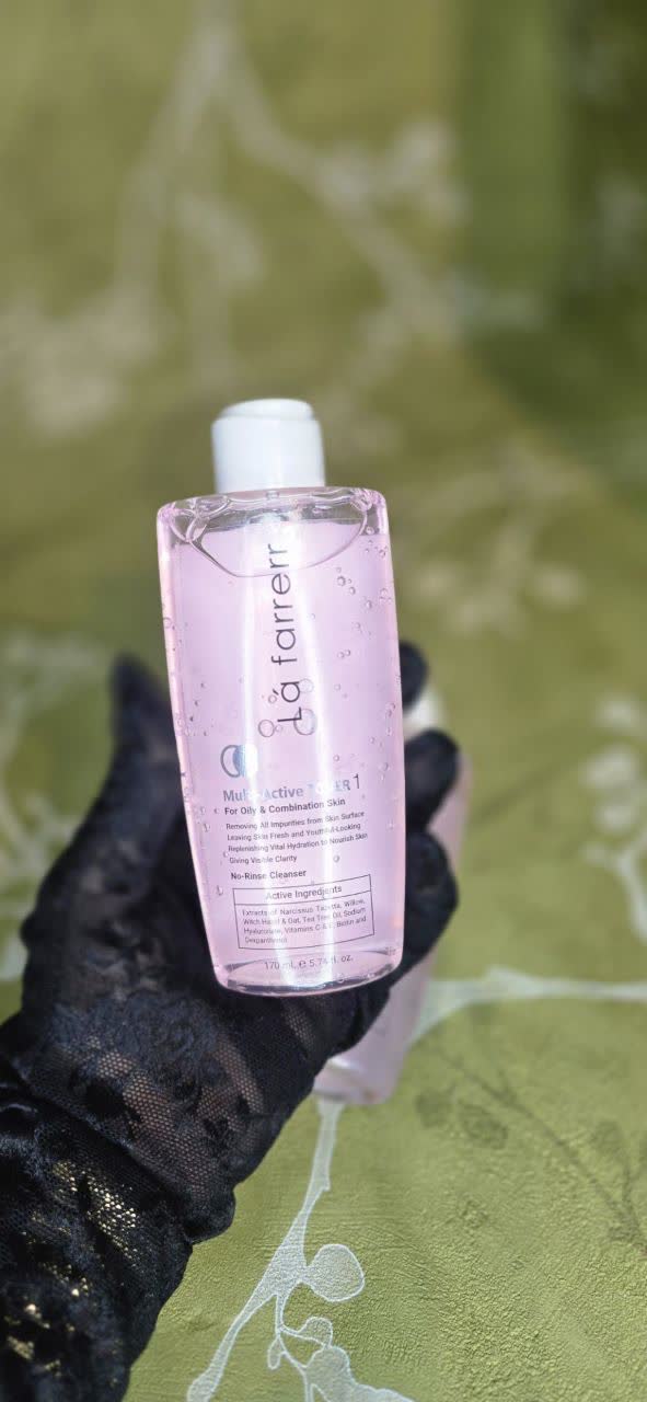 میسلار واتر La Farrerr Multi Active Toner 1 (پاک‌کننده و تونر چندکاره) محلول پاک‌کننده و تونر La Farrerr Multi Active Toner 1 یک محصول چندکاره برای پاکسازی عمقی و مراقبت روزانه از پوست است.