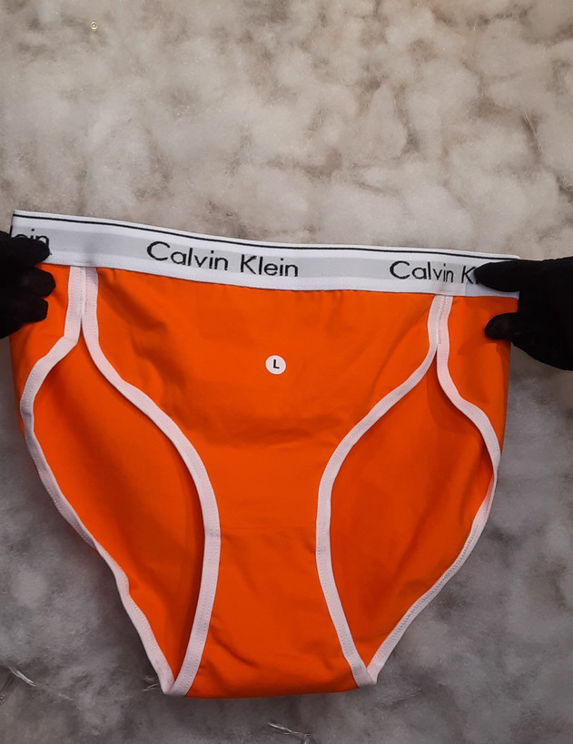 شورت زنانه سوپر نخ کشی سایز L مدل Calvin Klein